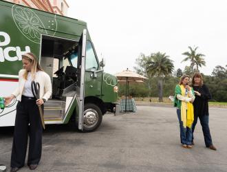 Good Samwich ribbon-cutting