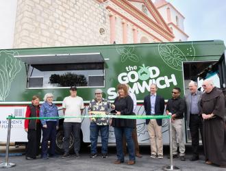 Good Samwich ribbon-cutting